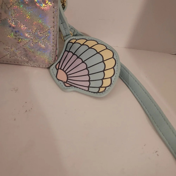 Luv Betsey by Betsey Johnson Hologram Silver Quilted Star Crossbag - Picture 4 of 12